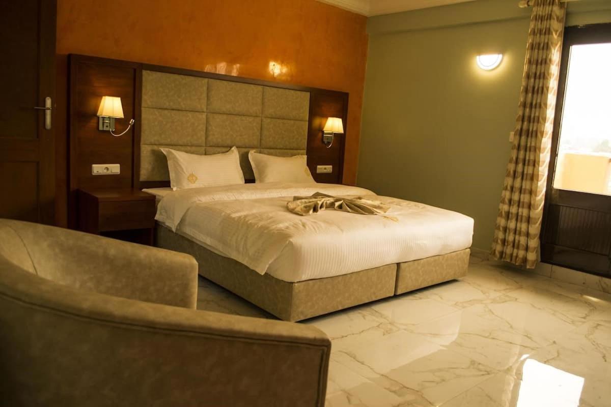 Hôtel Jouvence International Yaoundé Exterior foto