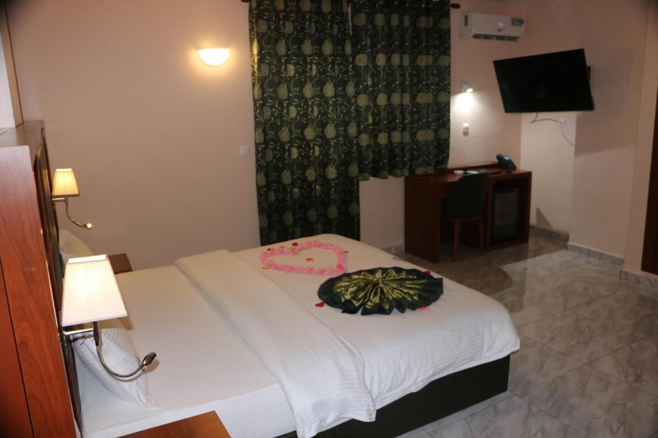 Hôtel Jouvence International Yaoundé Exterior foto