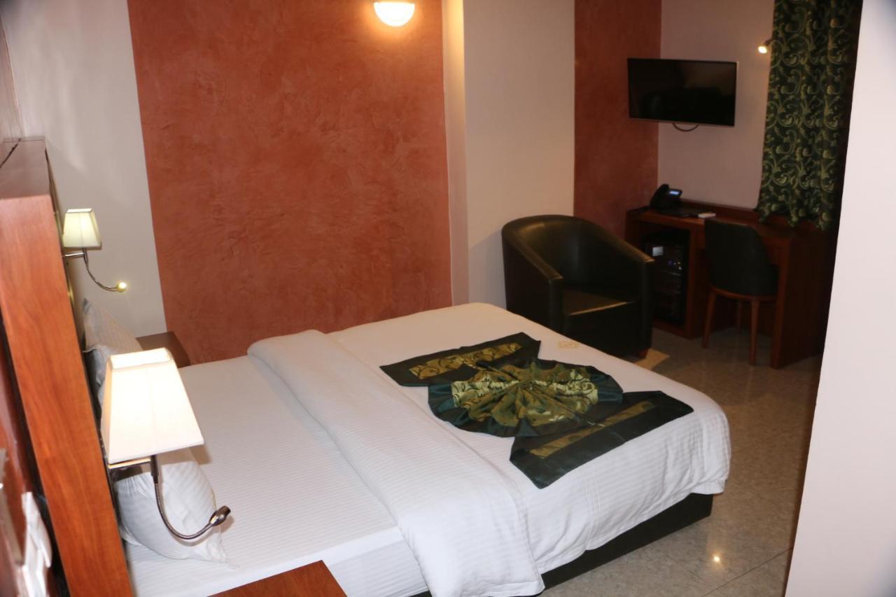 Hôtel Jouvence International Yaoundé Exterior foto